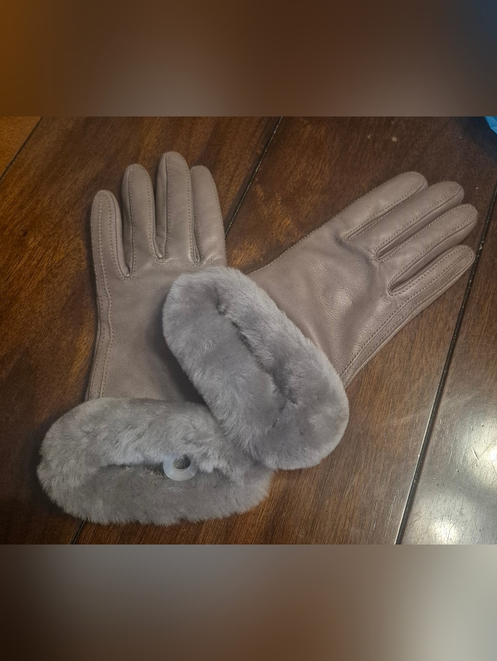 UGG Leather Gloves Womens M Taupe Gray Sheepskin Fur Cuff Winter Warm